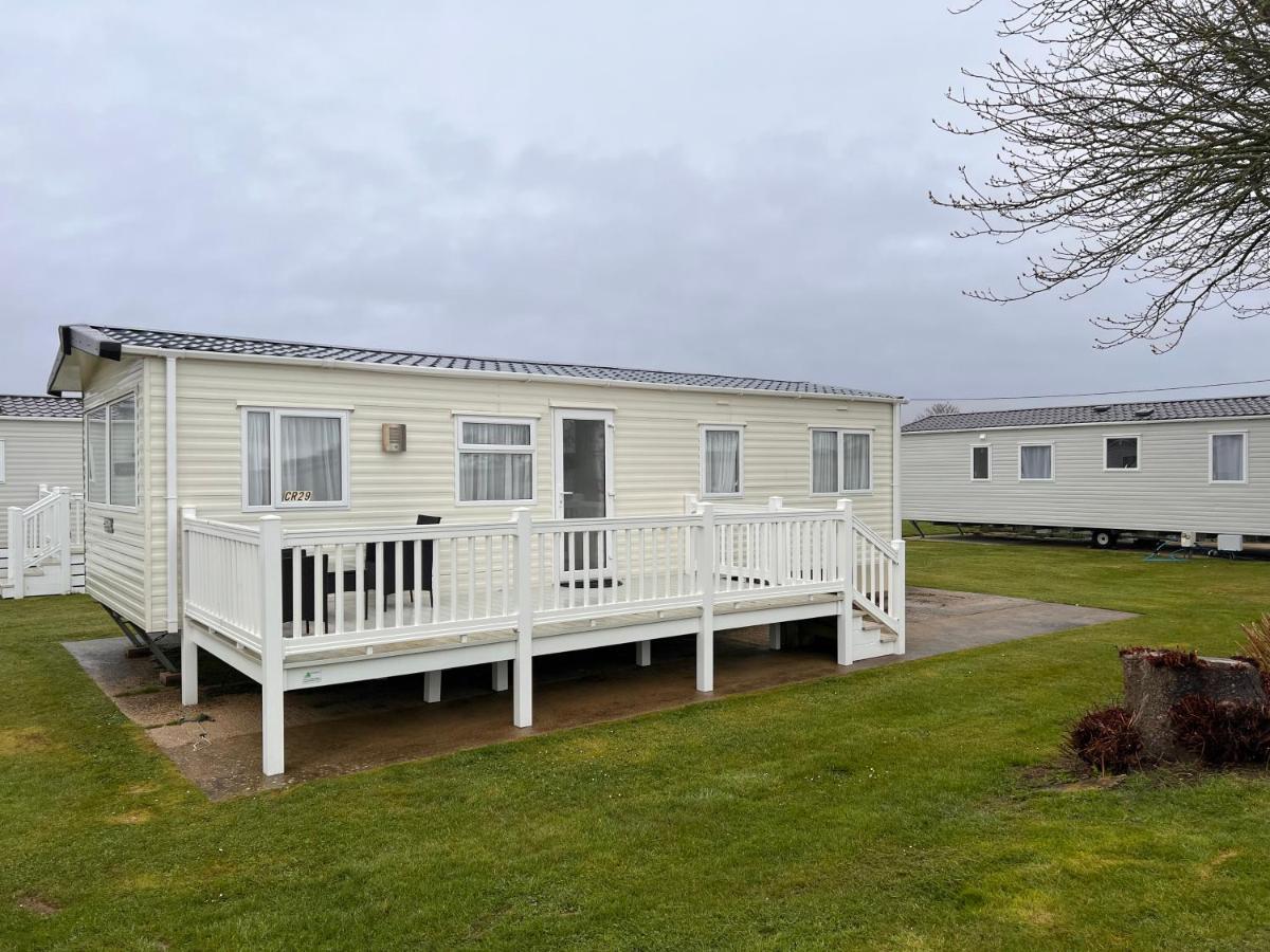 Home By The Sea, Hoburne Naish Resort, Sleeps 4, On Site Leisure Complex Available Forest And Direct Beach Access Milford on Sea Eksteriør billede