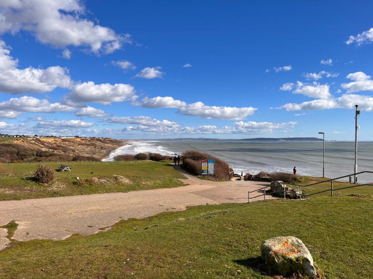 Home By The Sea, Hoburne Naish Resort, Sleeps 4, On Site Leisure Complex Available Forest And Direct Beach Access Milford on Sea Eksteriør billede